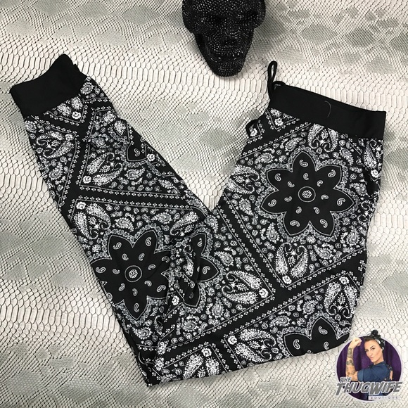 Paisley bandana print buttery soft joggers - Picture 2 of 6