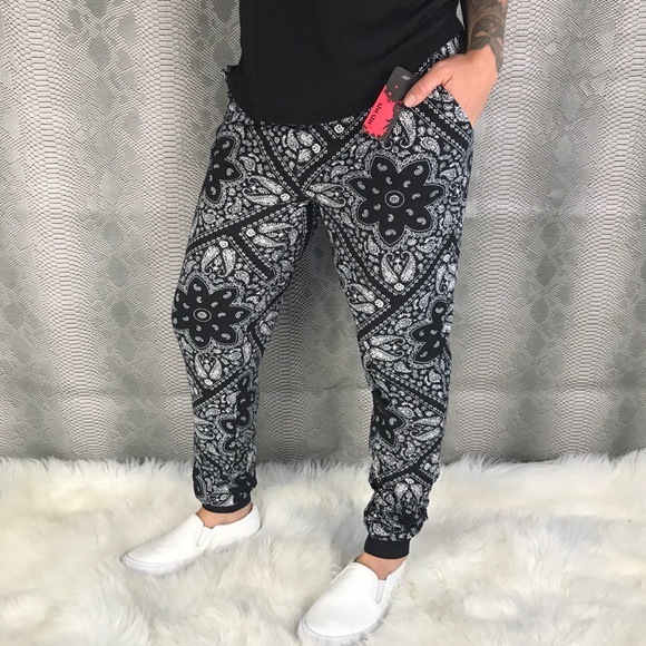 Paisley bandana print buttery soft joggers - Picture 5 of 6