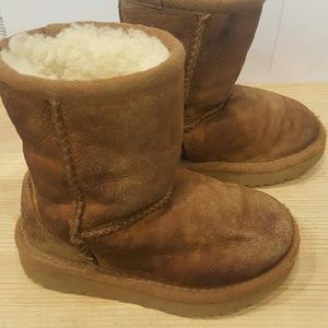 Toddler size 7 uggs