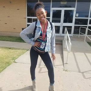 Meet your Posher, Elexis