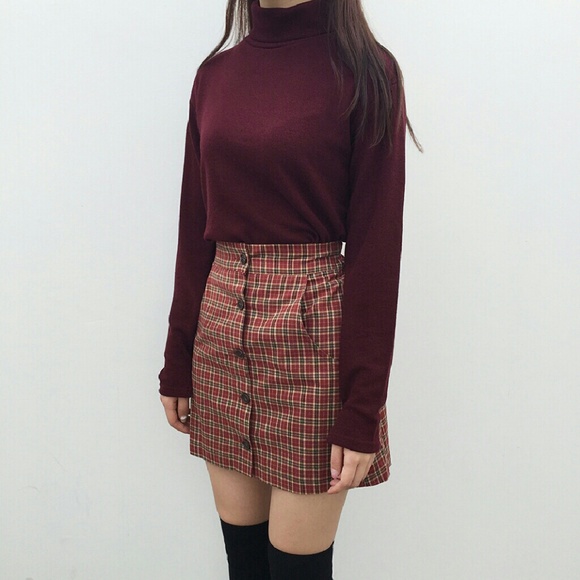 SOLD --- Maroon long sleeve turtleneck
