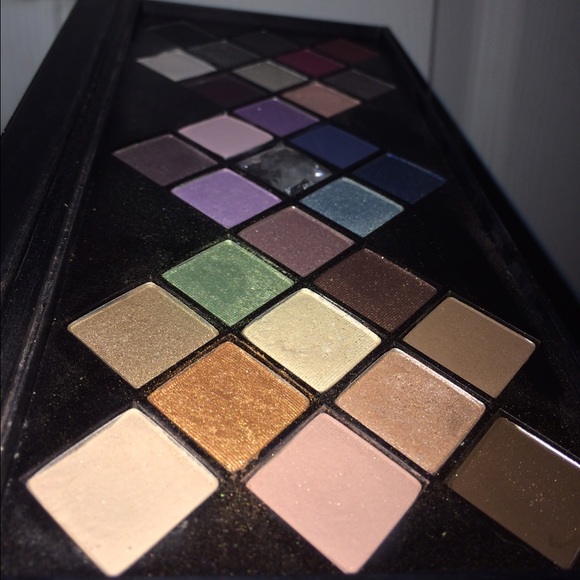 Makeup - Picture 2 of 3