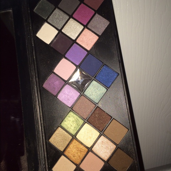 Makeup - Picture 3 of 3