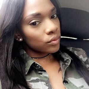 Meet your Posher, Lola