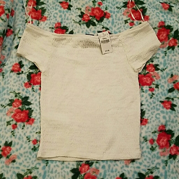 White off the shoulder crop top - Picture 1 of 4