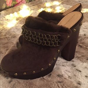 Koolaburra Farrah slide on clogs. size 8.