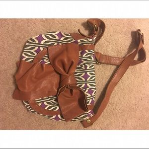 Patterned bow cross body