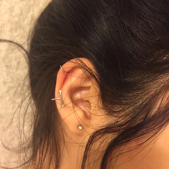 ❌SOLD!!!!!!❌ Diamond earrings and ear Cuffs