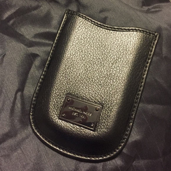 Michael Kors media Holder!Beautiful metallic grey!