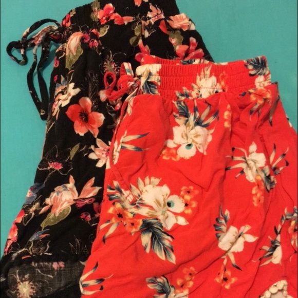 Hollister flowy shorts