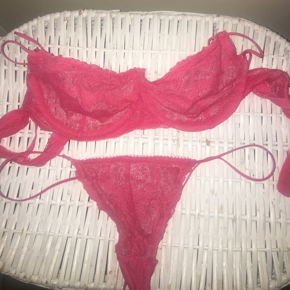 Matching lingerie set (unlined)