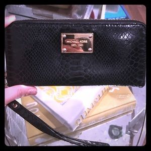 Black snake skin Michael Kors wallet