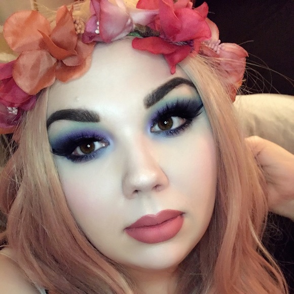 Meet your Posher, Holli - Picture 2 of 2