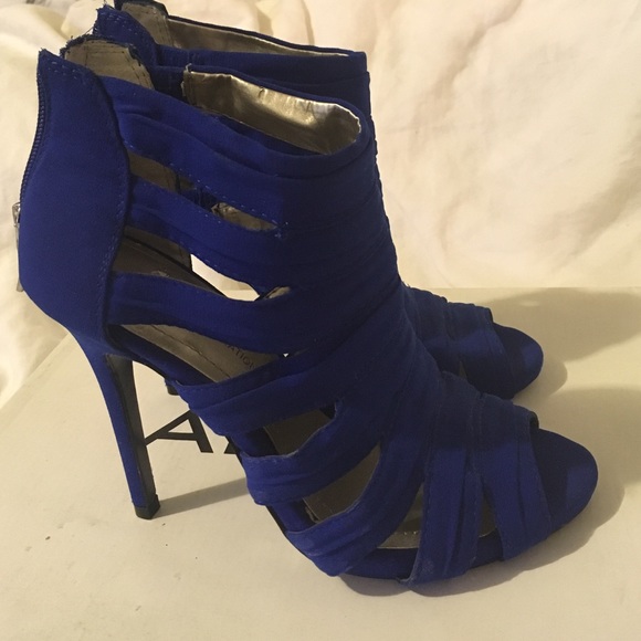 BCBGeneration Jubilee size 6 royal blue heels