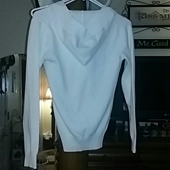 Deb's white pull over hoodie - Picture 2 of 3