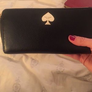 Beautiful authentic Kate spade wallet.