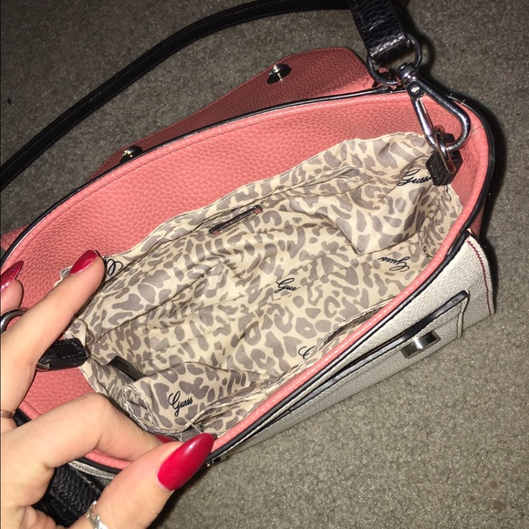 Guess Crossbody purse - Picture 2 of 2