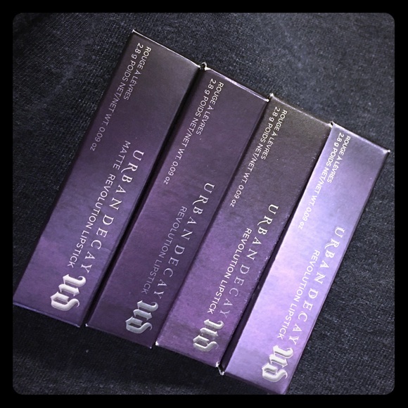Urban Decay Revolution Lipstick 💄