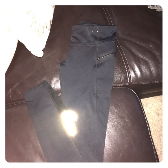 LIKE NEW Gap Fit Leggings W/ Zip Pocket On Sides!