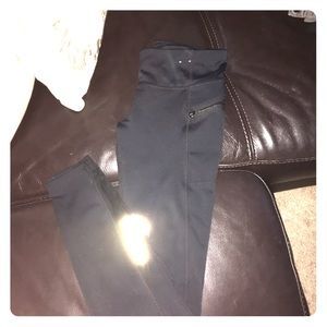 LIKE NEW Gap Fit Leggings W/ Zip Pocket On Sides!