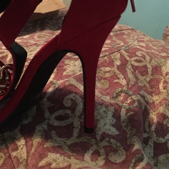 Heels - Picture 2 of 2