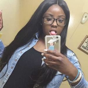 Meet your Posher, Tee