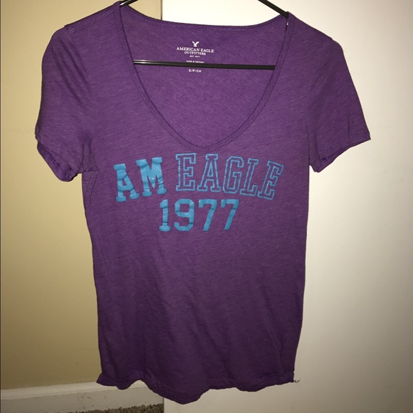 American Eagle v neck