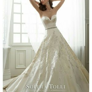 Sophia Tolli Reaghann Y11626