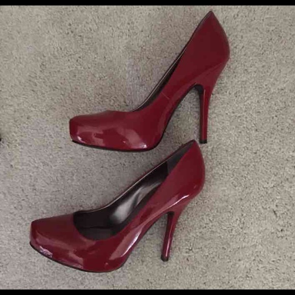 Guess Red Pumps