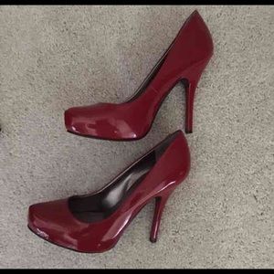 Guess Red Pumps