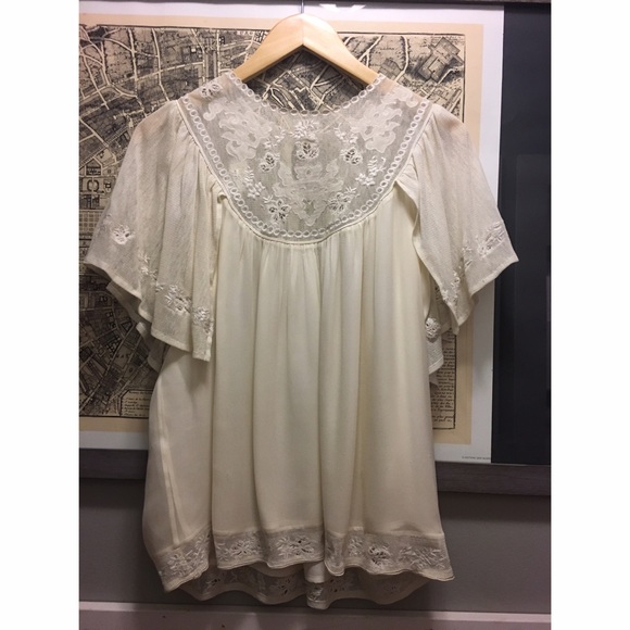 White short sleeve blouse w/ lace detail - size  S