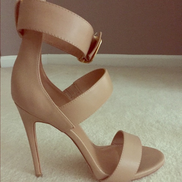 Steve Madden Myster II nude sandals size 11