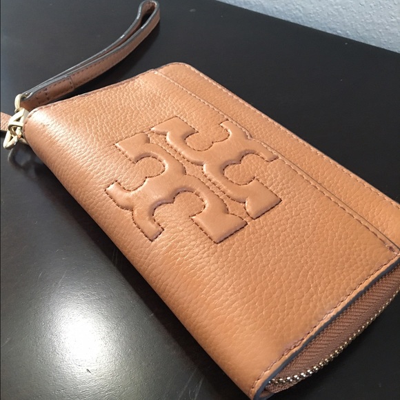 Tory wristlet!