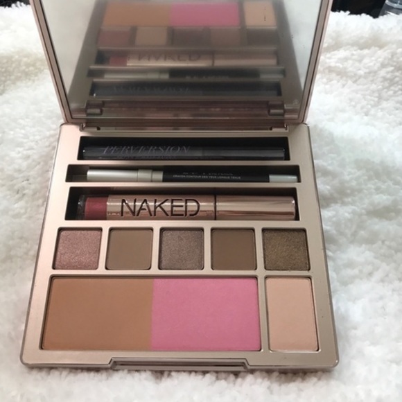 SOLD ON MERC!!! ••URBAN DECAY NAKED ON THE RUN - Picture 2 of 3