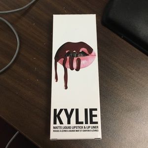 Kylie matte lip kit in LEO