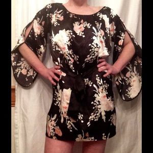 Ark & CO. Kimono style tunic dress