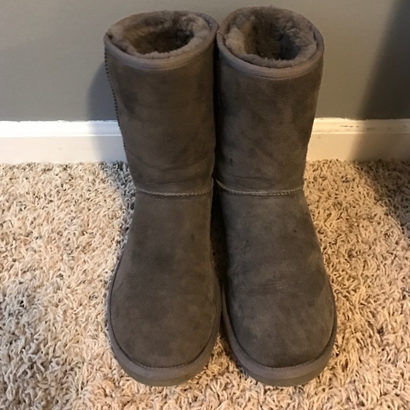SOLD --Short Grey UGG