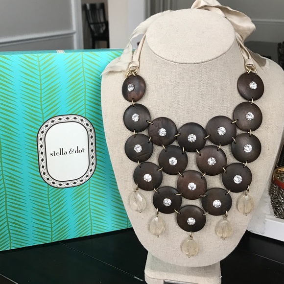 Stella & Dot statement necklace - Picture 1 of 2