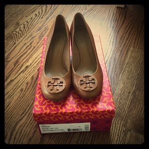 Gorgeous Tory Burch Sally wedge!!!
