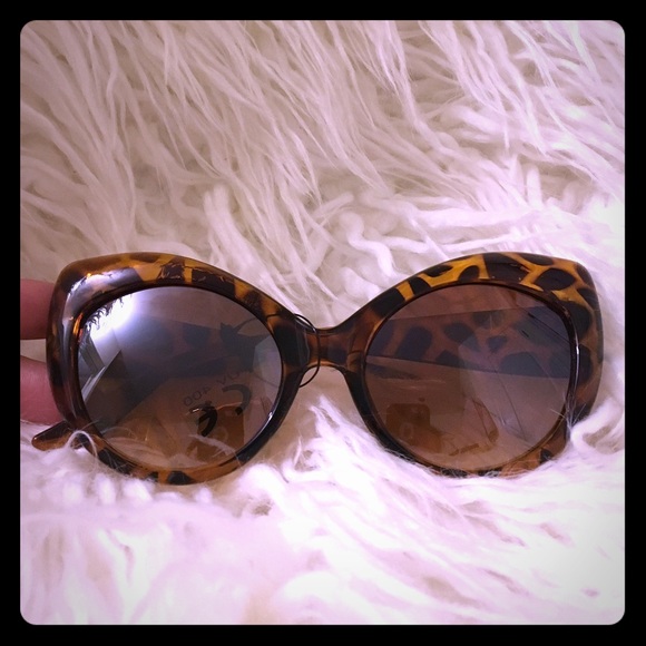 Cat eye sunglasses