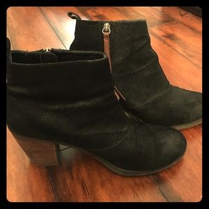 DV, Dolce Vita black ankle booties size 10.