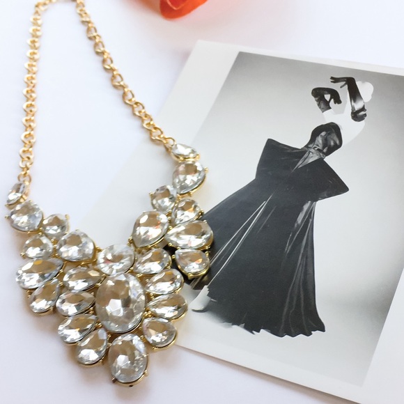 Elegant Oval Rhinestone Bib Statement Necklace - Picture 2 of 3