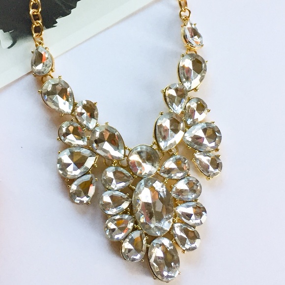 Elegant Oval Rhinestone Bib Statement Necklace - Picture 3 of 3
