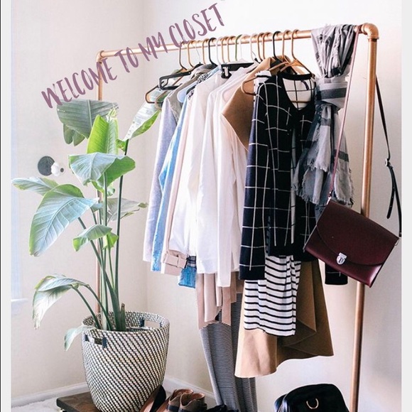 Welcome to my closet! It's lovely to meet you❤️️😘