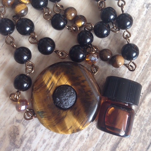🌜 Aromatherapy diffuser necklace 🌿🍊 - Picture 2 of 3