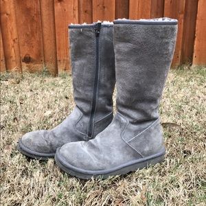 UGGs mi calf height size 7 pearl grey with zipper