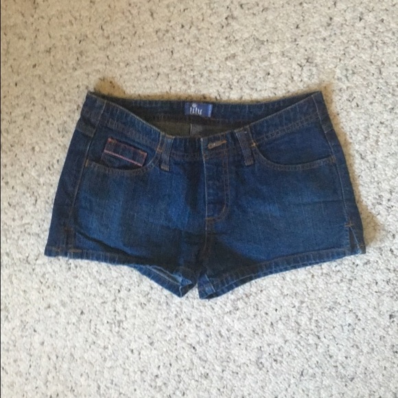 Stretchy denim shorts