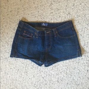 Stretchy denim shorts