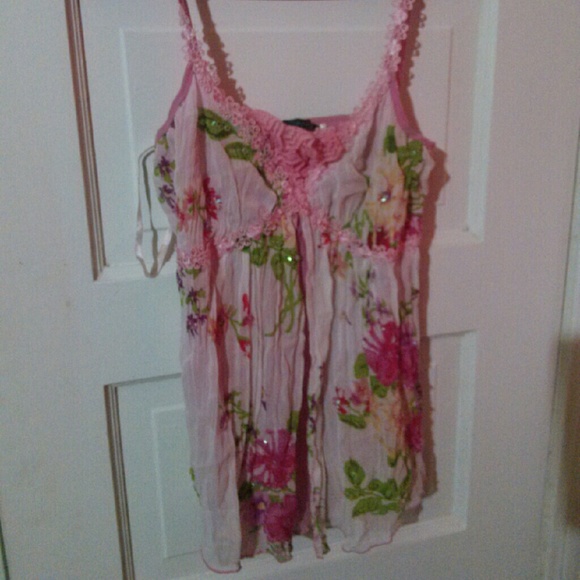 Beautiful ladies spaghetti strap blouse - Picture 1 of 1