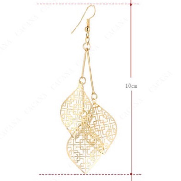 CMNG SOON😍Golden dangle earrings